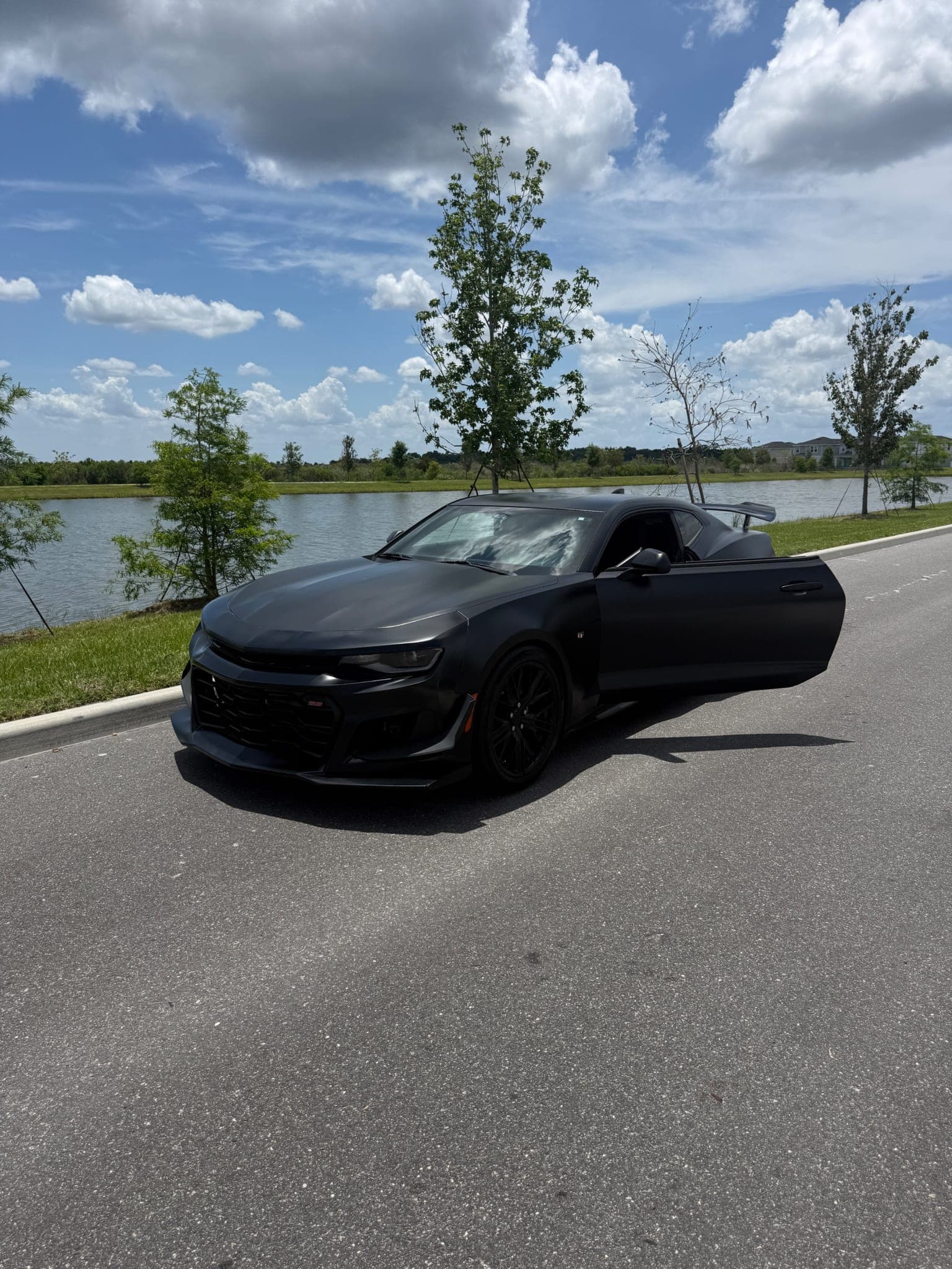 Matte Black Camaro SS w/Bodykit